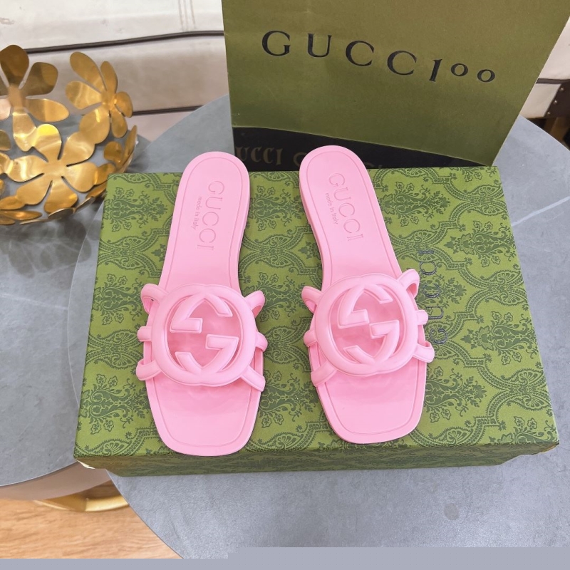 G*u*i slippers